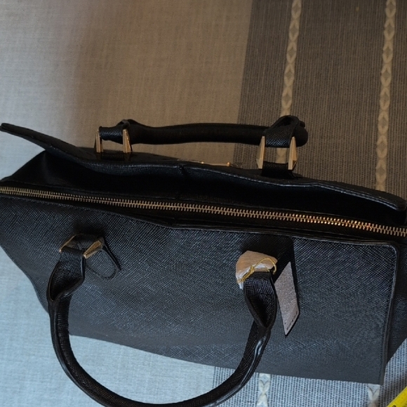 Bebe Black Star-Patterned Tote Bag - Picture 7 of 10